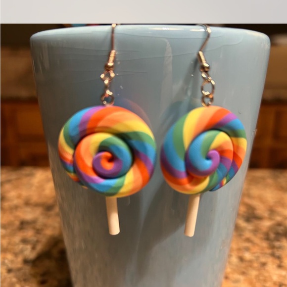 Bright, cute lollipop earrings. Put you in mind of Willie Wonka
New, never worn - Picture 2 of 2
